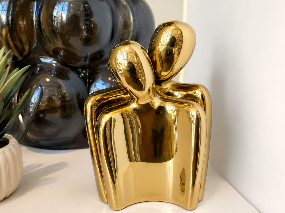 Valentine’s Day Lovers Kissing Statue Figurine